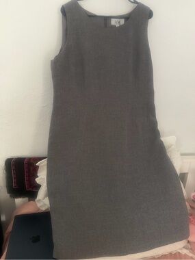 Le Suit Gray Sleeveless Shift Midi Dress